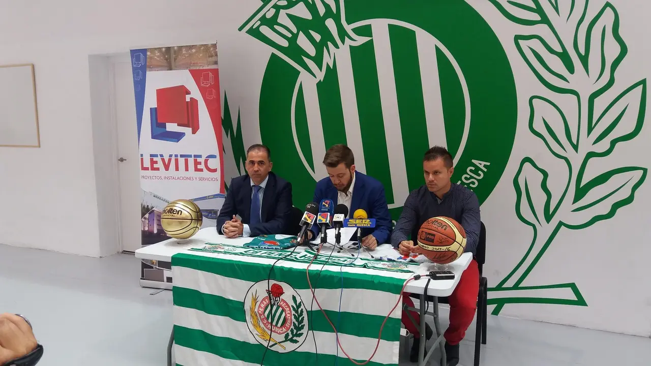De izquierda a derecha Pablo Lera, Antonio Or&uacute;s y Jaime Galindo. Foto: Sporthuesca