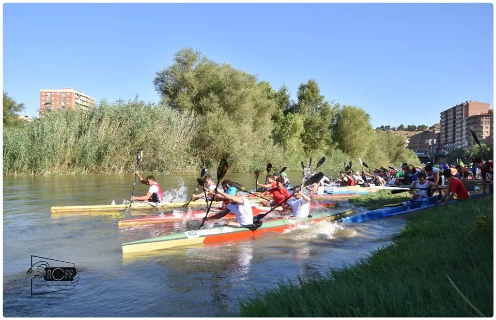 Imagen de la pasada edici&oacute;n de palistas en el Descenso del r&iacute;o Cinca. Foto: Comarca Bajo Cinca