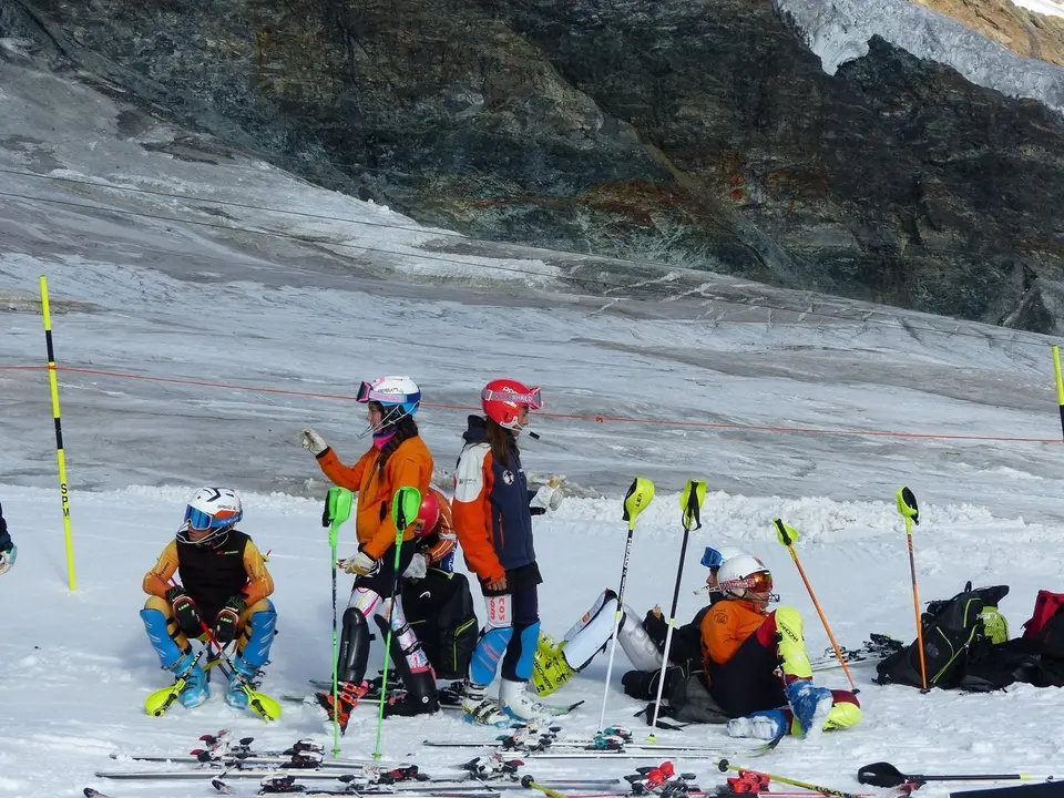 Concentraci&oacute;n de 'jabatos' de Mayencos en Saas-Fee. Foto: Mayencos