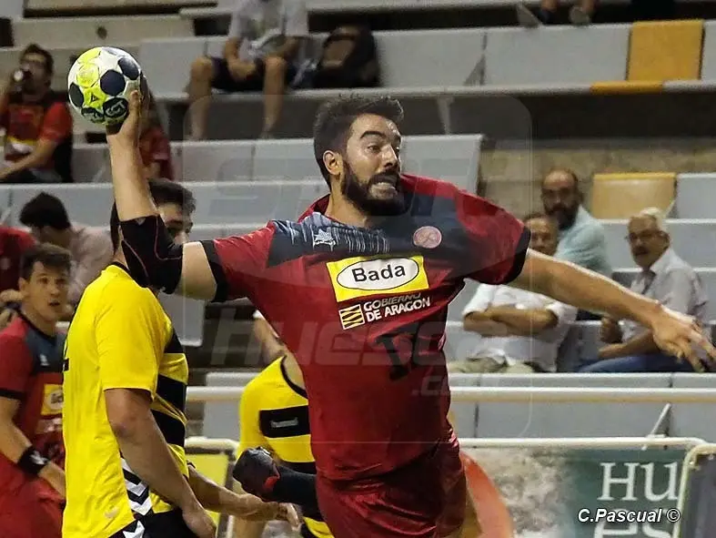 Carr&oacute; puso el gol 5.000 del BM Huesca en la Asobal, pero el equipo no se llev&oacute; la victoria. Foto: C. Pascual