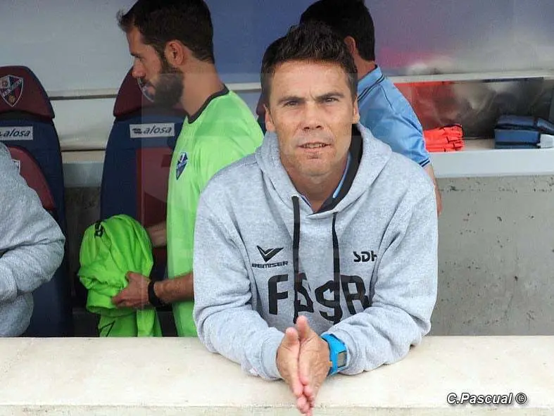 El t&eacute;cnico de la SD Huesca encara con ilusi&oacute;n el primero de tres duelos que afrontar&aacute; en una semana | Foto: C.Pascual