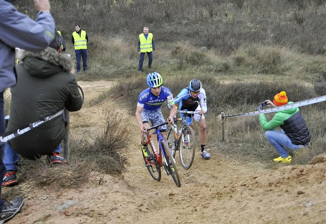 Imagen de archivo de una anterior edici&oacute;n de la prueba de ciclocross en Huesca capital. | Foto: C.C. Oscense