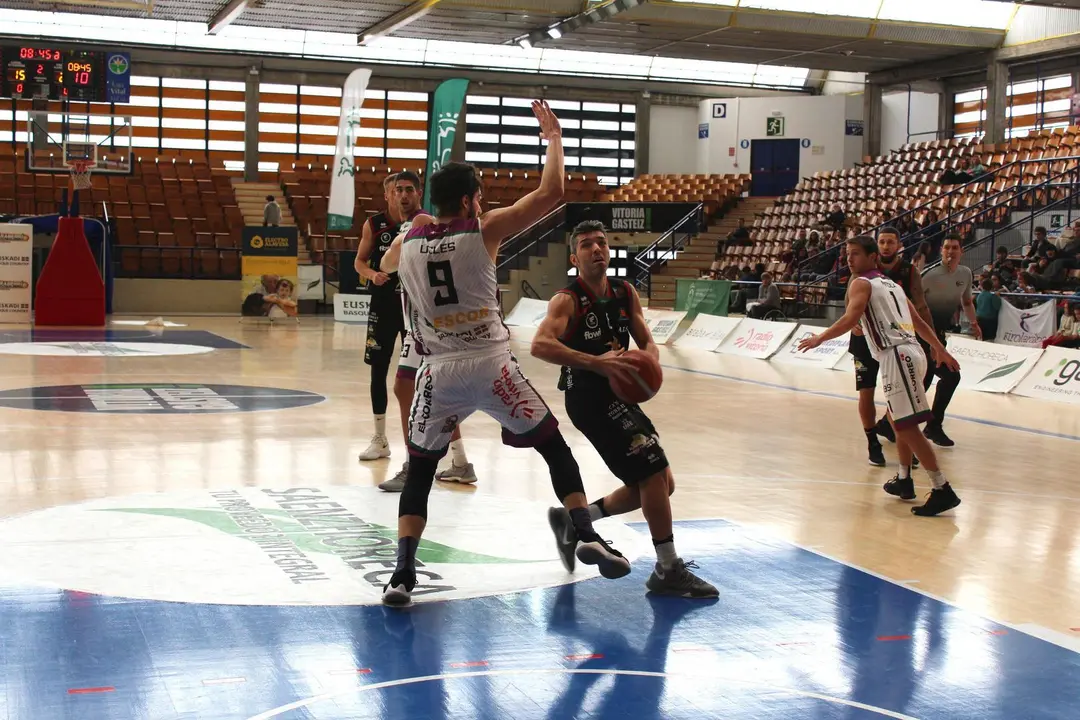 Iberostar Palma rompe su racha de cinco derrotas en la dif&iacute;cil cancha de Araberri |Foto Bah&iacute;a San Agust&iacute;n