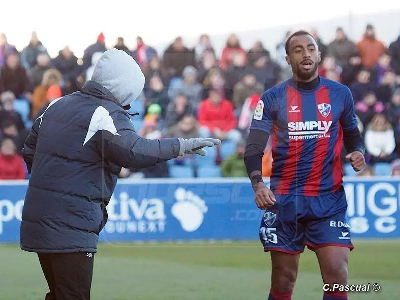 Akapo volvi&oacute; a la titularidad frente al N&agrave;stic. | Foto: C.Pascual