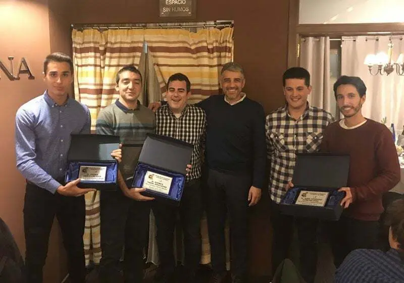 Imagen de los premiados en la cena. 