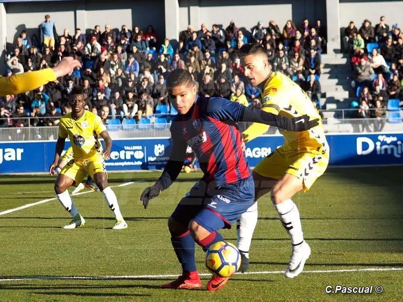 'Cucho' en una acci&oacute;n del partido de la primera vuelta | Foto: C.Pascual