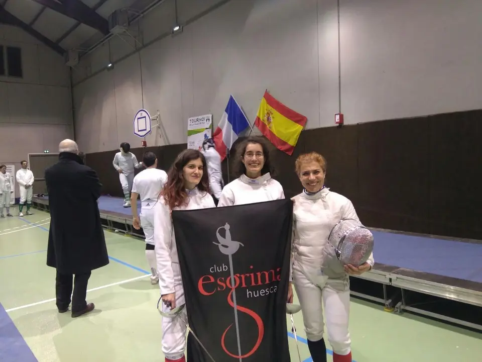 Mateos, Dom&iacute;nguez y Yus con la bandera del CEH | Foto: CEH