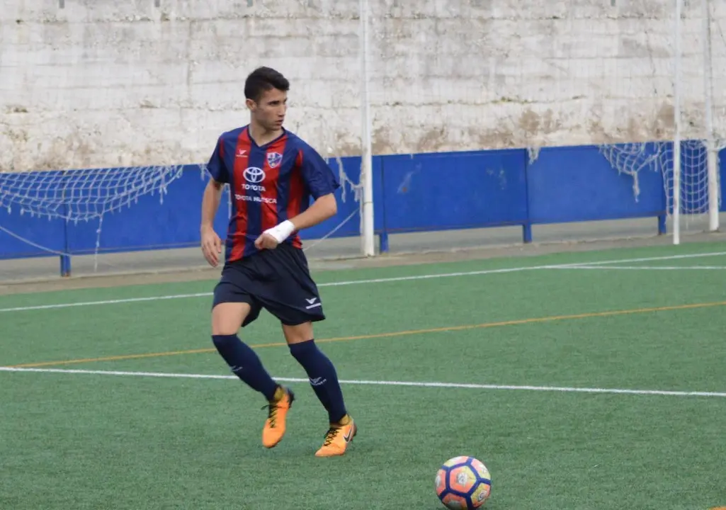 Almerge con la camiseta de la SD Huesca en categor&iacute;as inferiores | Foto: SD Huesca
