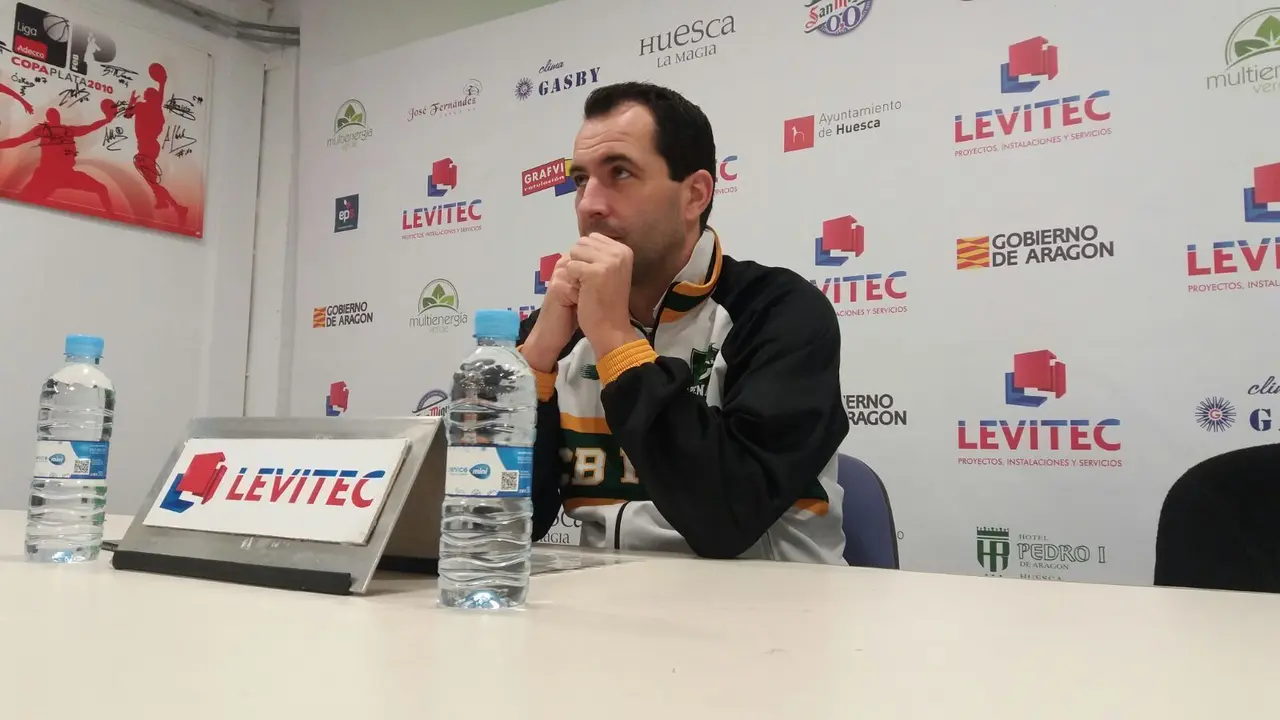 Guillermo Arenas en sala de prensa esta ma&ntilde;ana | Foto: SPORTHUESCA.com