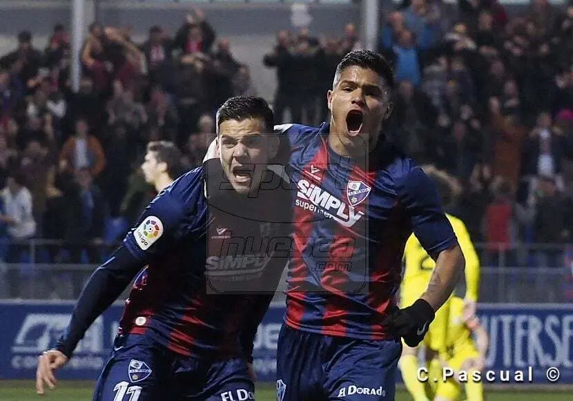 Gallar celebra con 'Cucho' el gol de la victoria | Foto: C.Pascual