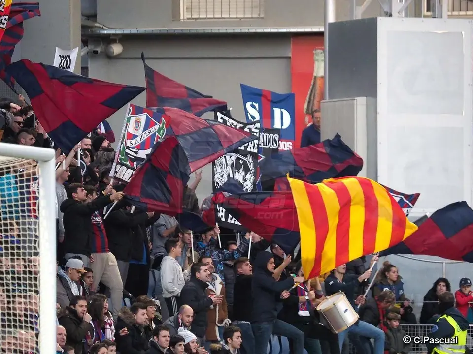 La afici&oacute;n azulgrana, con las pe&ntilde;as a la cabeza, brindar&aacute;n un recibimiento especial al equipo | Foto: C.Pascual