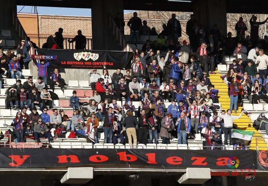 Aficionados del Huesca en Vallecas I Foto: LFP