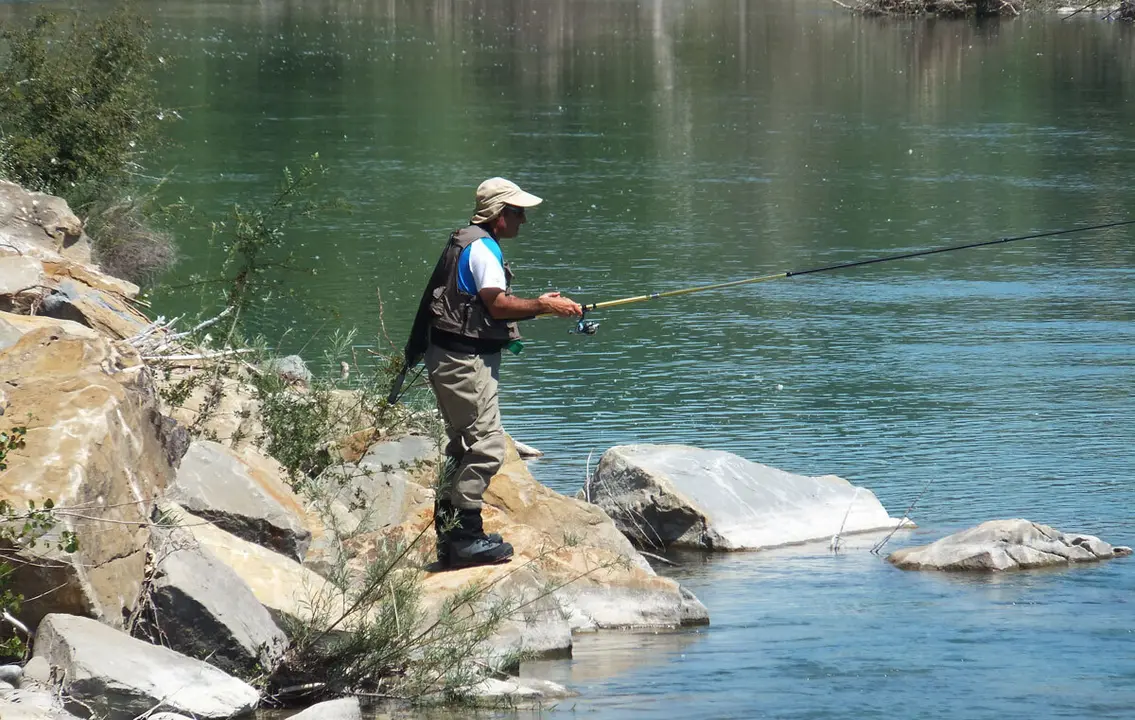 Pescando a cebo natural en Canal de Berd&uacute;n.