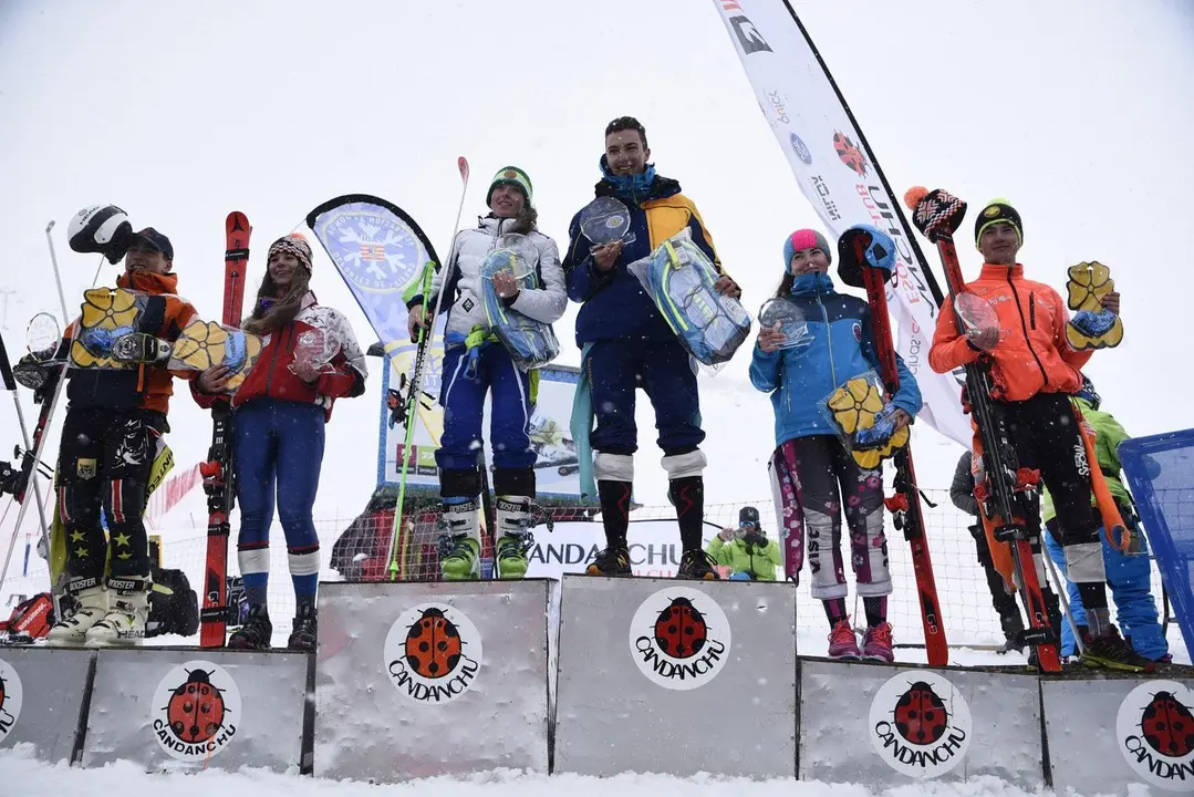 Podio del Campeonato de Arag&oacute;n de esqu&iacute; alpino U16 celebrado este fin de semana en Candanch&uacute;. Foto: Barrio 