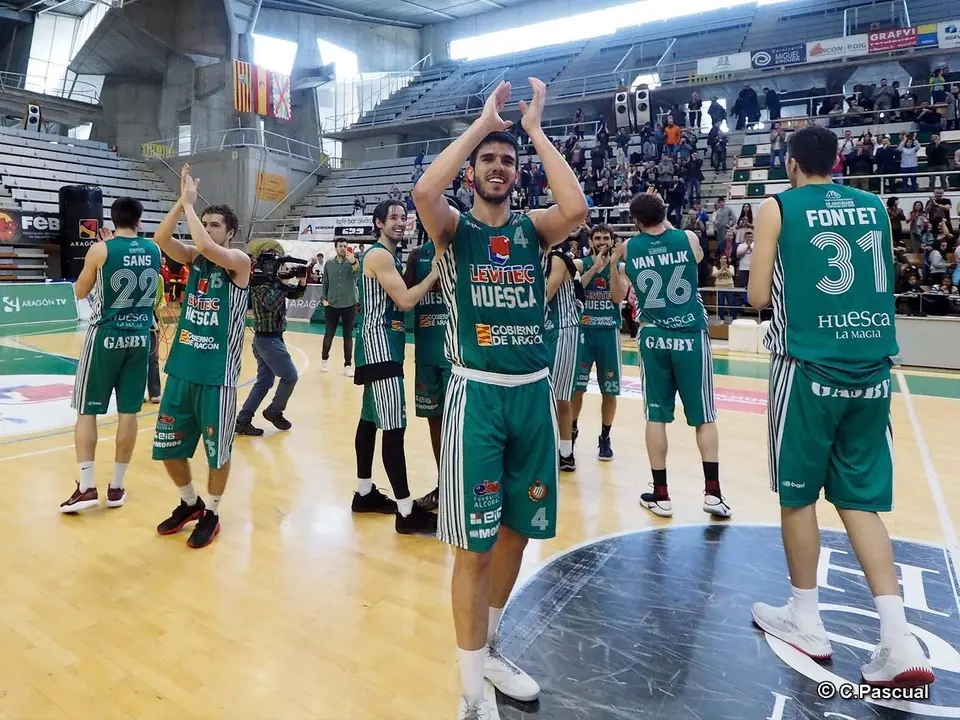 Los jugadores del Levitec quieren cerrar la temporada con una victoria como la conseguida contra Coru&ntilde;a. Foto: C. Pascual