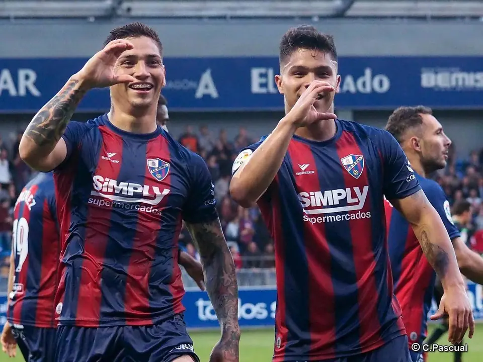 'Cucho' y 'Chimy' celebran un gol la pasada temporada | Foto: C.Pascual