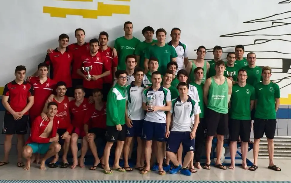 Los tres equipos que se subieron al podio. | Foto: Zoiti 89
