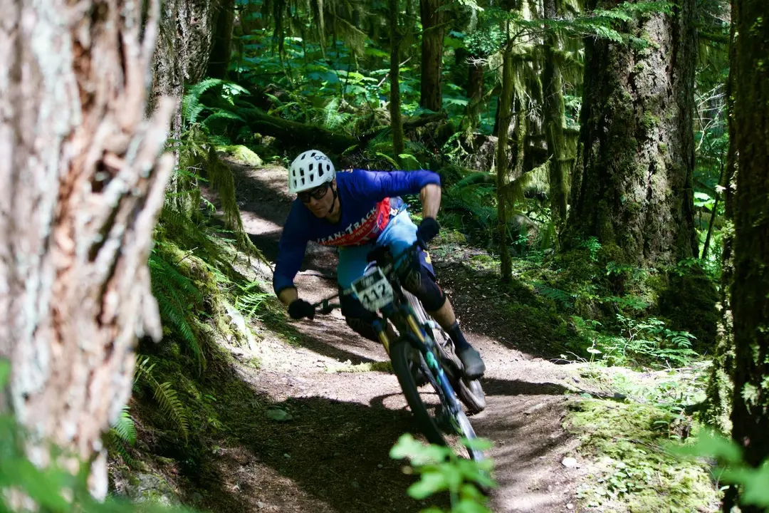 Gair&iacute;n en un espectacular descenso en la Squamish Enduro Gryphon. Foto: A.L. 