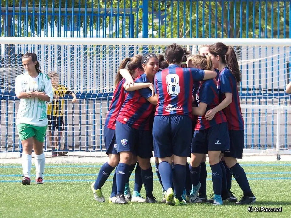 Las jugadoras del Huesca Femenino afrontan su segunda campa&ntilde;a | Foto: C.Pascual