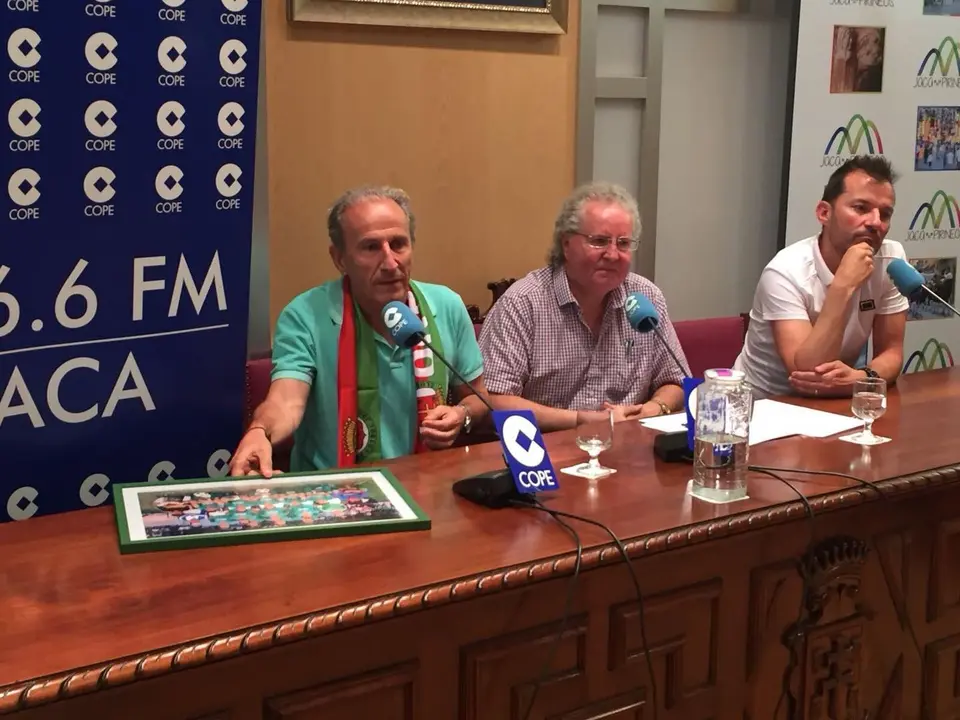 Pet&oacute;n, Carlos del Pueyo y Dani Aso, en la charla de ayer en Jaca | Foto: SPORTHUESCA.com