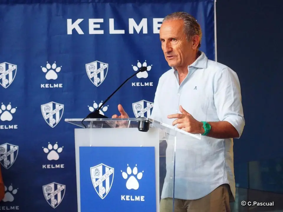 Pet&oacute;n en un acto del proveedor KELME | Foto: C.Pascual