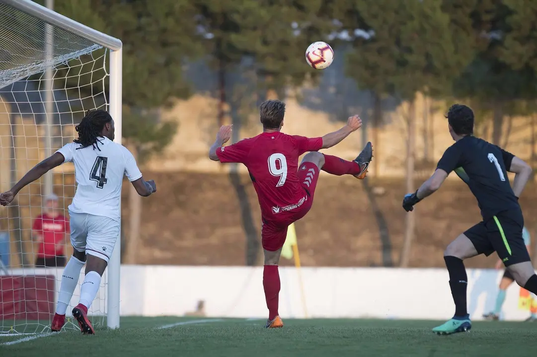 Momento del gol de Osasuna. Xisco, con el "9" a la espalda, aprovecha la falta de entendimiento entre Semedo y Werner | Foto: CA Osasuna