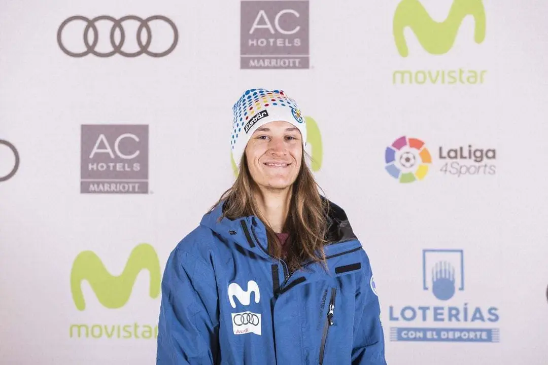 Javi LLiso, en la presentaci&oacute;n oficial del equipo Rfedi de la pasada temporada que se celebr&oacute; en Benasque. Foto: Rfedi