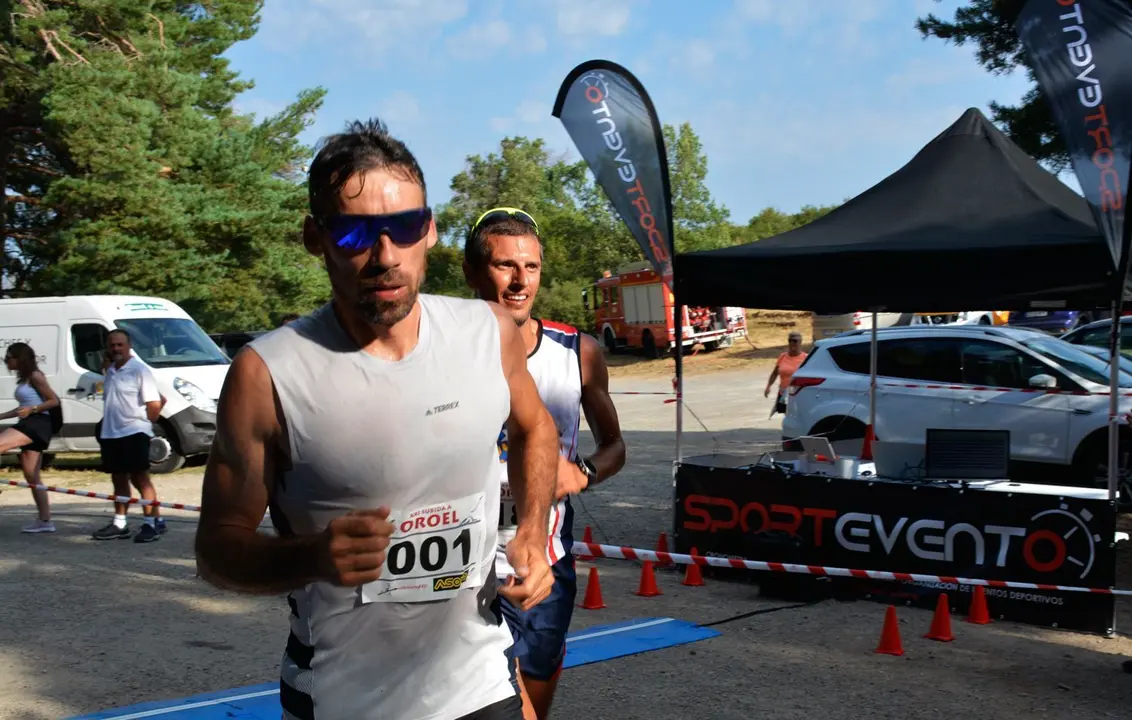 Luis Alberto Hernando, en la imagen, en una carrera a la cima del monte Oroel. Foto: Sporthuesca