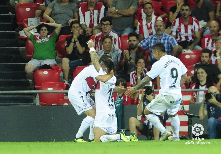 Chimy &Aacute;vila celebra el gol del empate del Huesca en San Mam&eacute;s | Foto: La Liga.