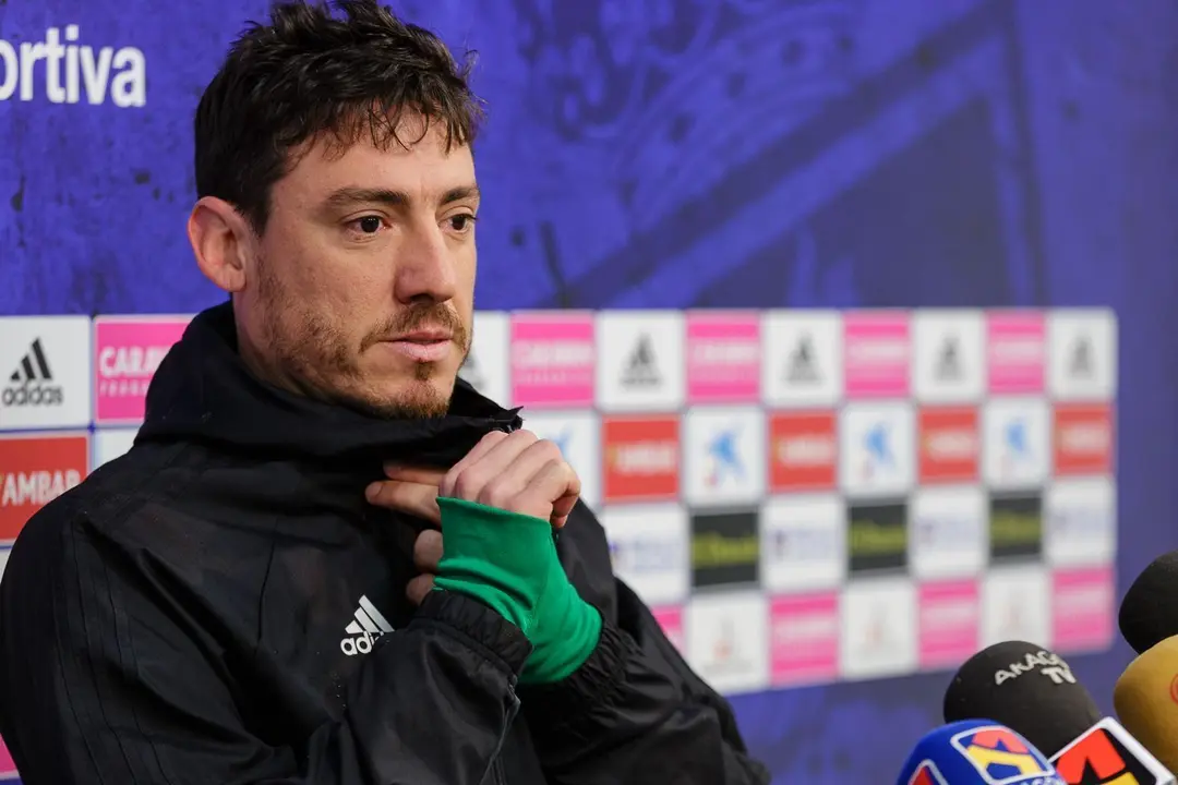 Cristian &Aacute;lvarez, en una rueda de prensa. | Foto: Real Zaragoza