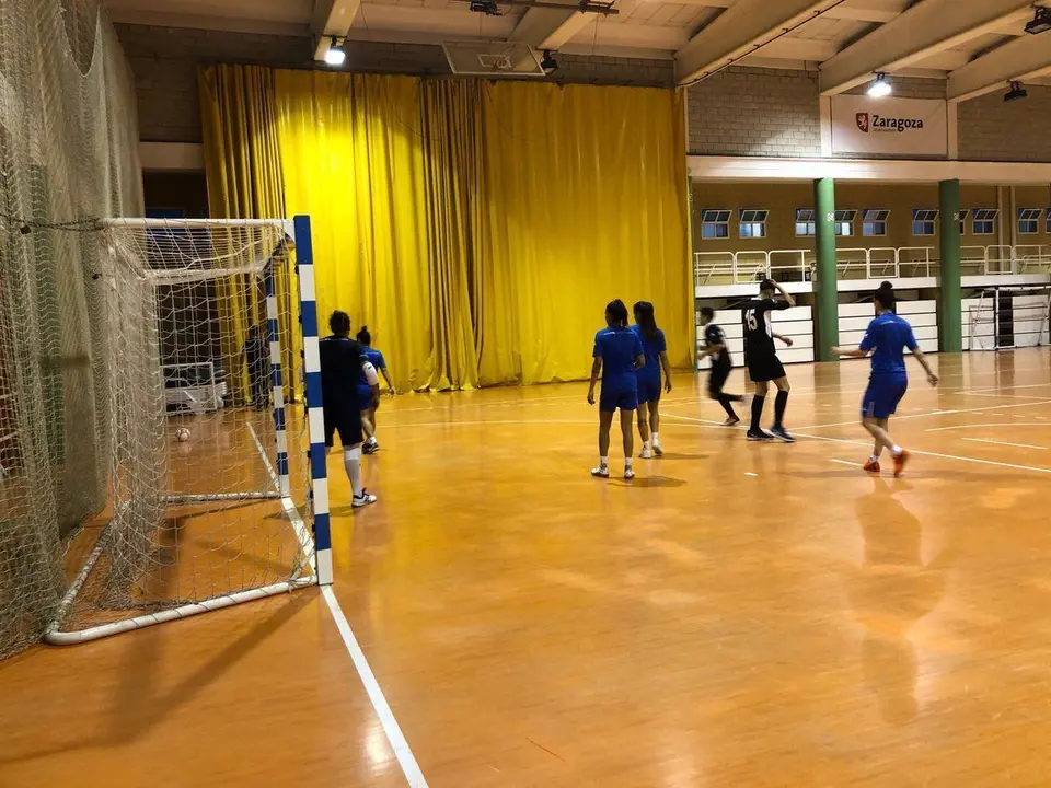 El equipo defiende en un saque de esquina. Foto: Sala Zaragoza