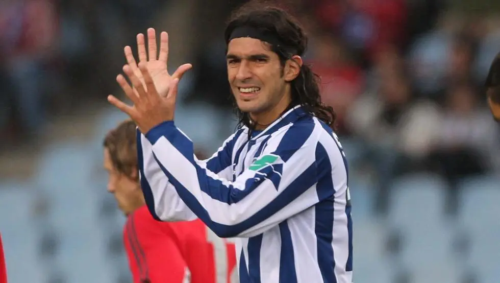El 'Loco' Abreu le anot&oacute; al Huesca en El Alcoraz | Foto: Mundo Deportivo