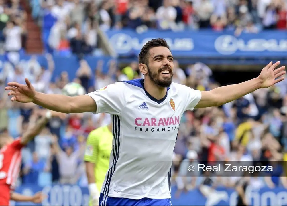 Borja Iglesias celebra un gol con el Real Zaragoza. | Foto: Tino Gil, Real Zaragoza