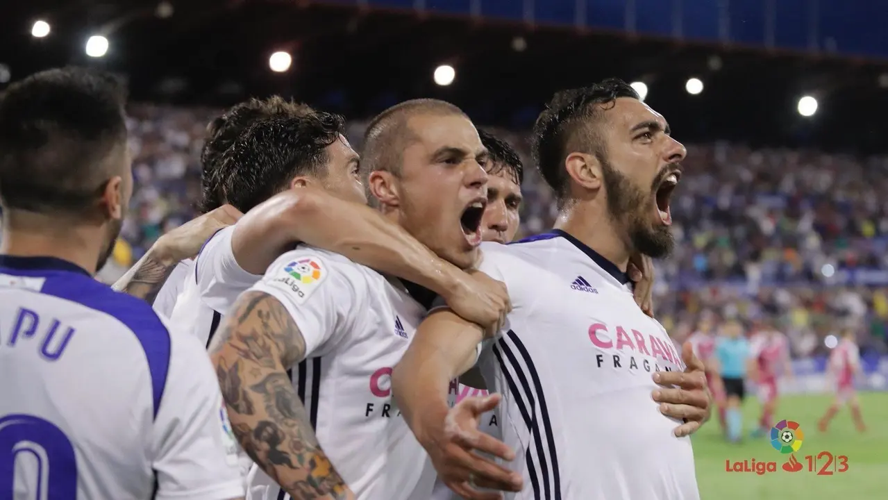 Borja Iglesias celebra un gol con el Real Zaragoza. | Foto: La Liga