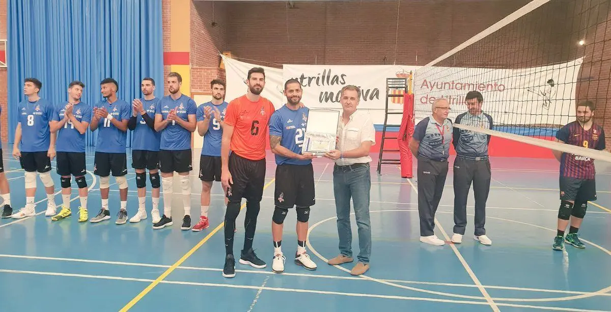 Los turolenses recibieron el reconocimiento del Ayuntamiento de Utrillas | Foto: CVT Twitter