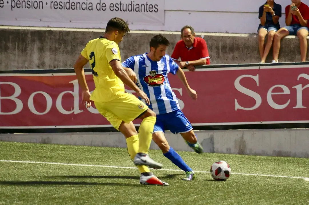 El Ejea en su partido de la primera vuelta ante el Villarreal B. | Foto: SD Ejea