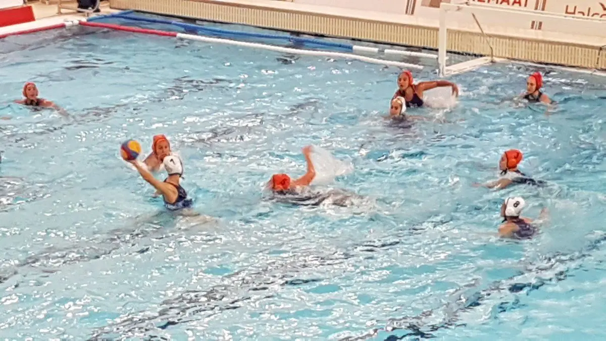 La Escuela Waterpolo Zaragoza en una imagen de archivo. Foto: @rivassalvador