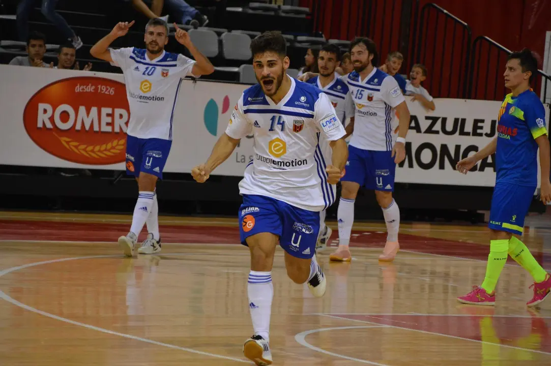 Esteban Cejudo celebra un gol ante Santa Coloma. Foto: Pedro Serrano