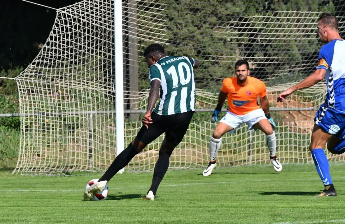 El Ebro sum&oacute; su primera victoria de la temporada ante el Peralada. | Foto: CD Ebro