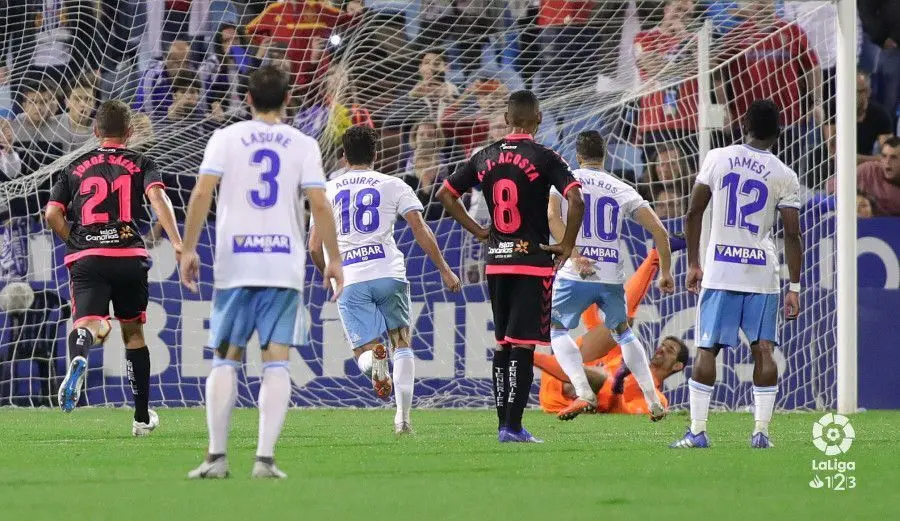 Gol de penalti de Ros ante el Tenerife la temporada pasada. Foto: LaLiga 123
