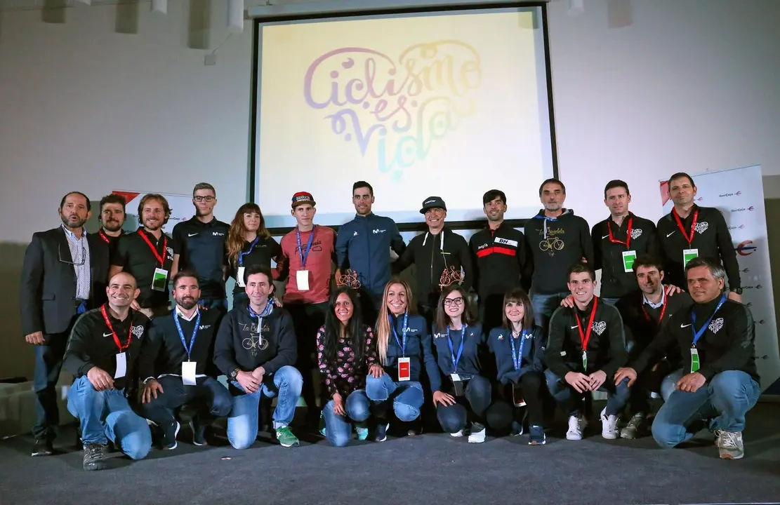 Foto de familia de ponentes y organizaci&oacute;n. 