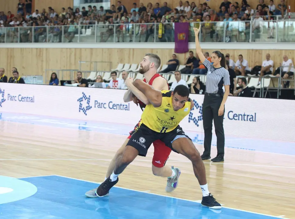 Tecnyconta Zaragoza e Iberotar Tenerife ya midieron fuerzas en la pretemporada. Foto: Iberostar Tenerife