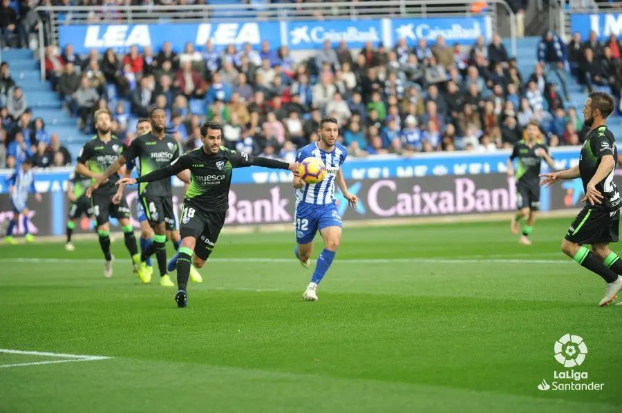 Pablo Insua, en su debut con la camiseta del Huesca contra el Alav&eacute;s | Foto: LFP