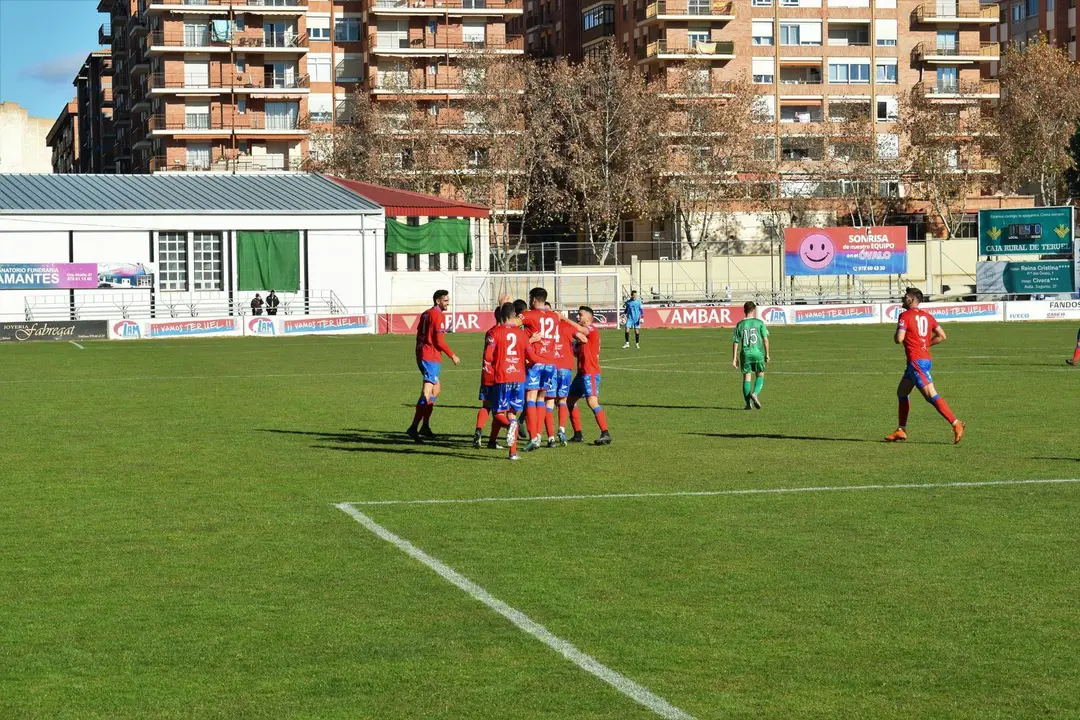 Jugadores del CD Teruel reunidos. | Foto: Isabel Traver