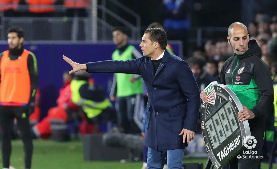 Francisco imparte &oacute;rdenes durante un encuentro. Foto: LaLiga Santander