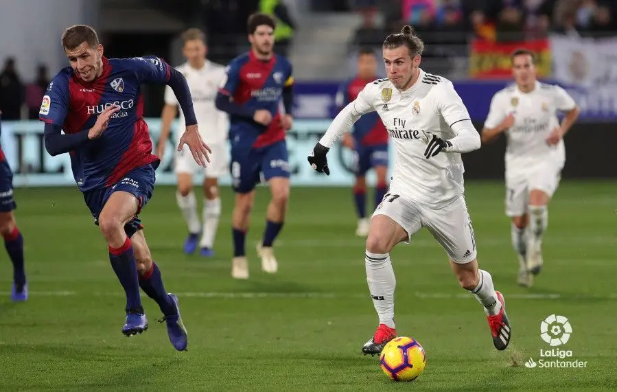 Bale monta un contra ataque en el partido de El Alcoraz | Foto: LFP