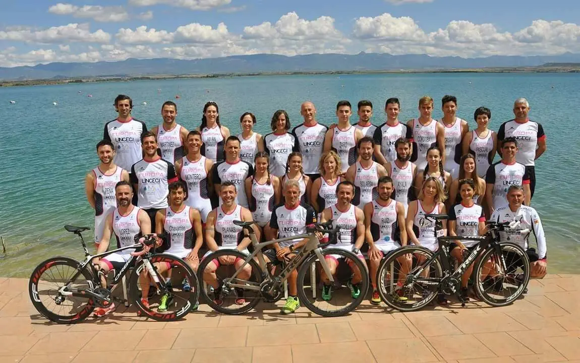 Imagen del equipo Europa que ha sido el gran dominador este a&ntilde;o en el triatl&oacute;n aragon&eacute;s. Foto: Fatri