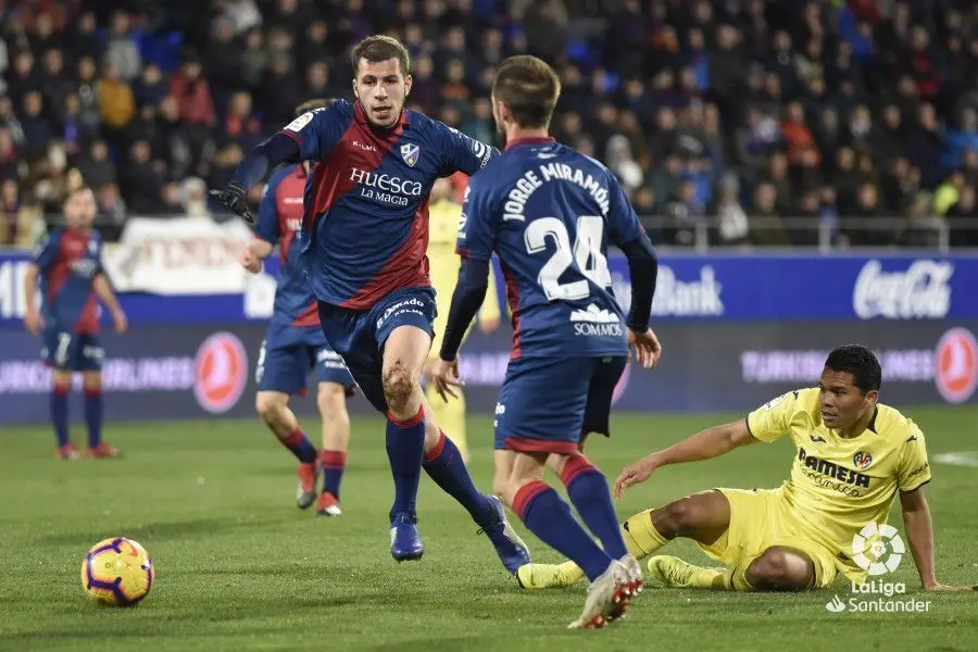 Rivera y Miram&oacute;n en el partido contra el Villarreal en El Alcoraz Foto: LaLiga Santander