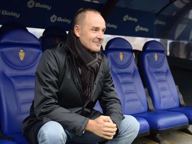 V&iacute;ctor en su vuelta a casa. | Foto: Tino Gil, Real Zaragoza