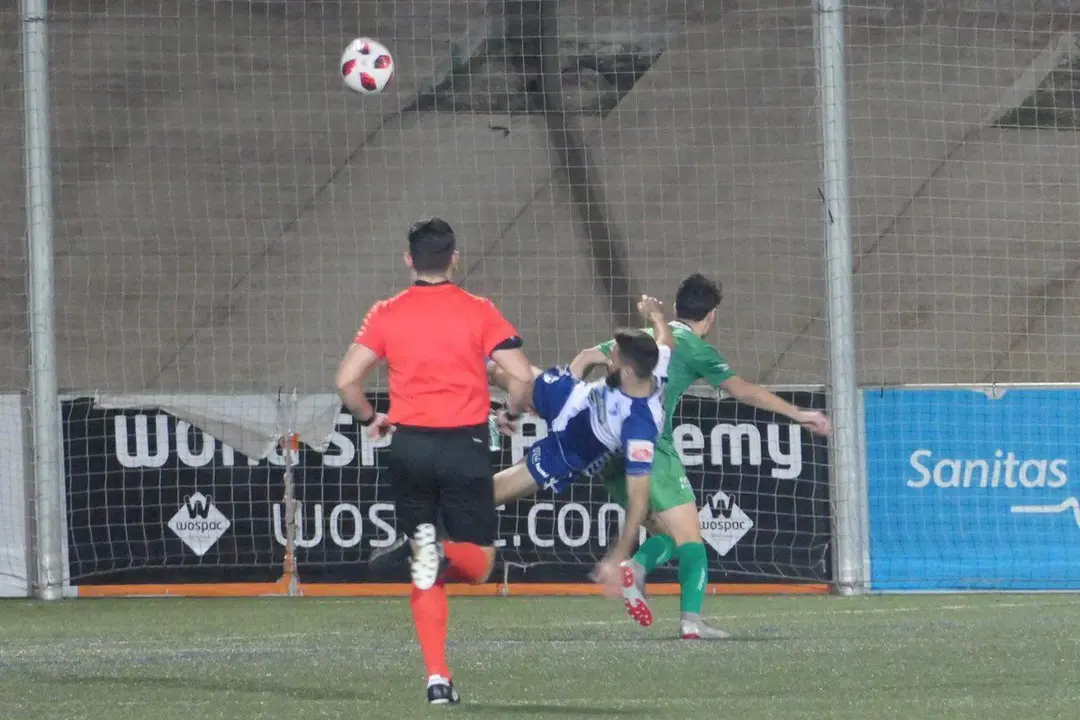 El Ebro cay&oacute; derrotado en la primera vuelta ante el Cornell&aacute;. Foto: Jose &Aacute;ngel P&eacute;rez Pi&ntilde;ero.